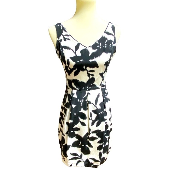 White House Black Market Dresses & Skirts - WHBM Floral Dress